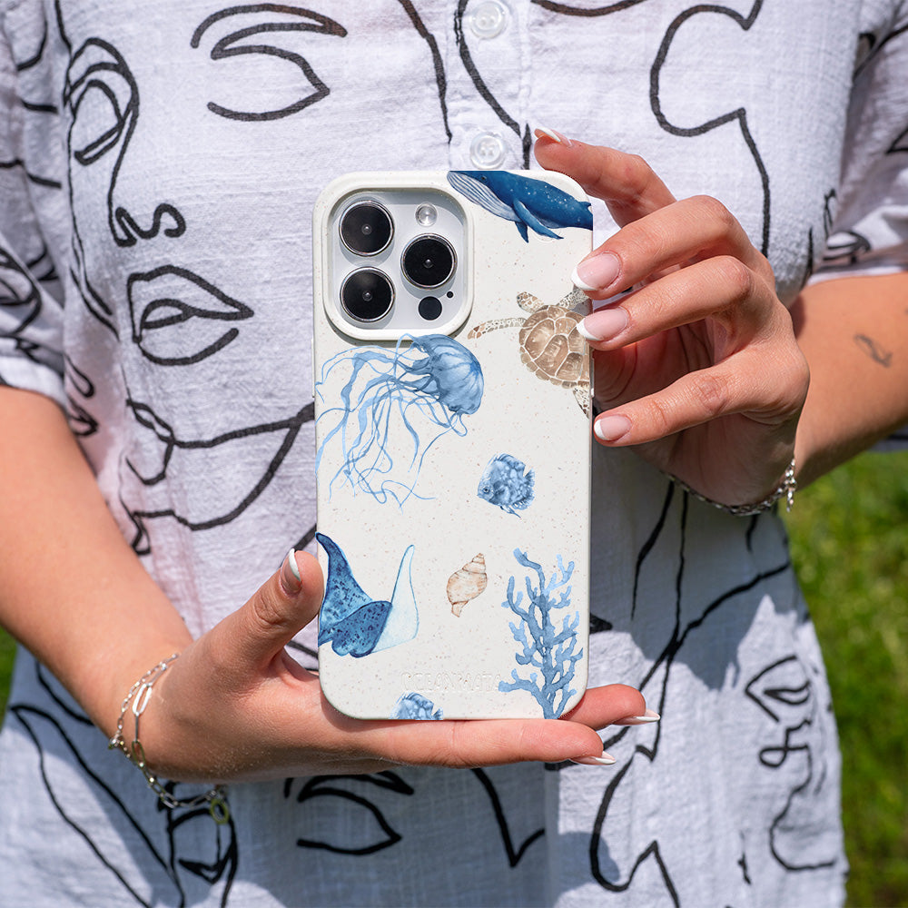 iPhone 13 hoesje - witte schildpad - "Turtle & Friends" - duurzaam