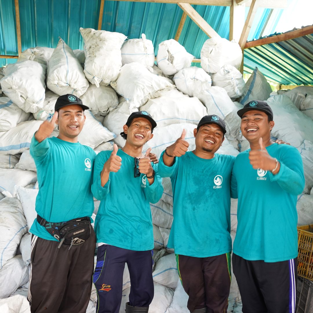 iPhone 15 pro Hülle - durchsichtig ozeanblau - nachhaltig – Ansicht 6