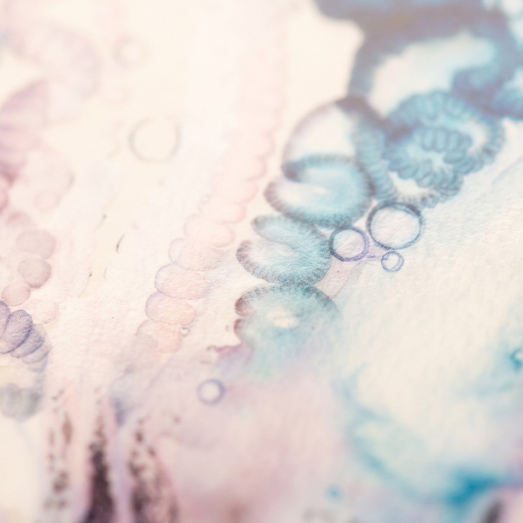 Nachhaltige Handyhülle iPhone 14 pro max Menowar aus Ocean Plastic — Detailaufnahme Druck