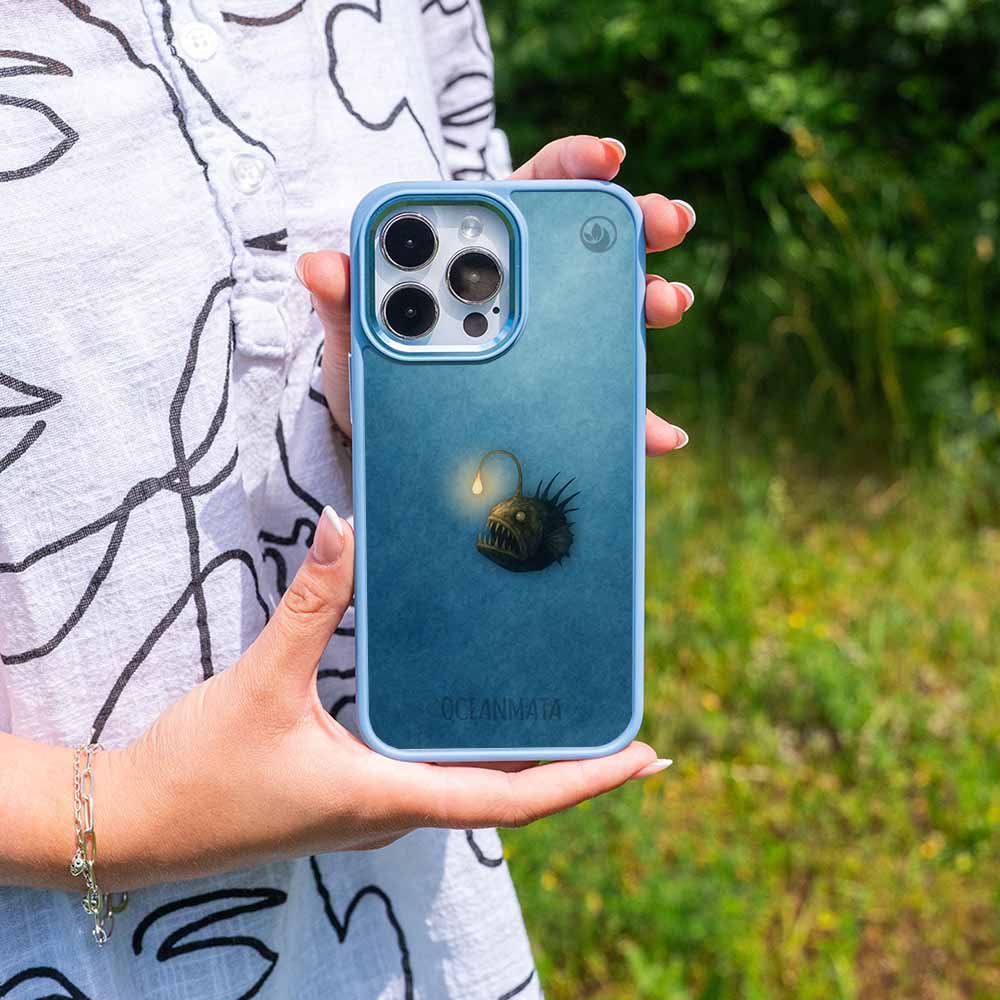 iPhone SE/7/8 Hülle - Anglerfisch blau - "Sour" - nachhaltig