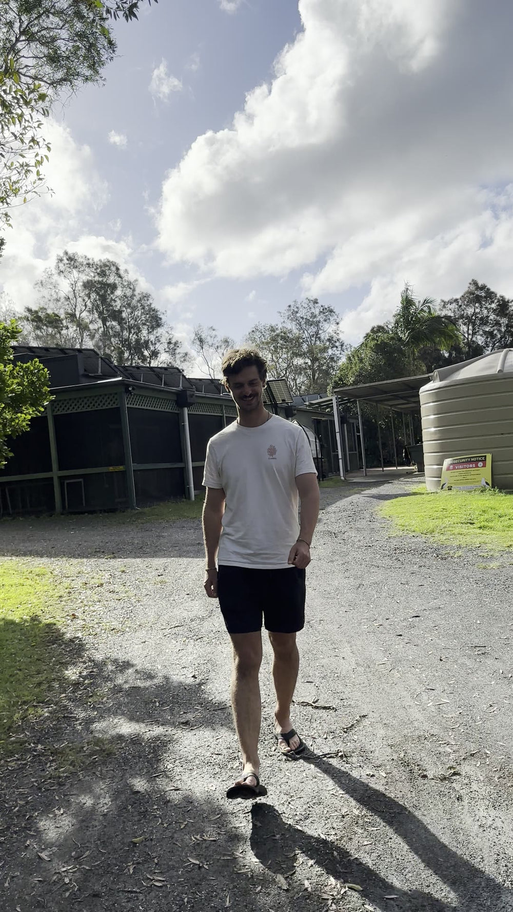 Dominik beim Besuch der Station von Australian Seabird & Turtle Rescue in Ballina, September 2026