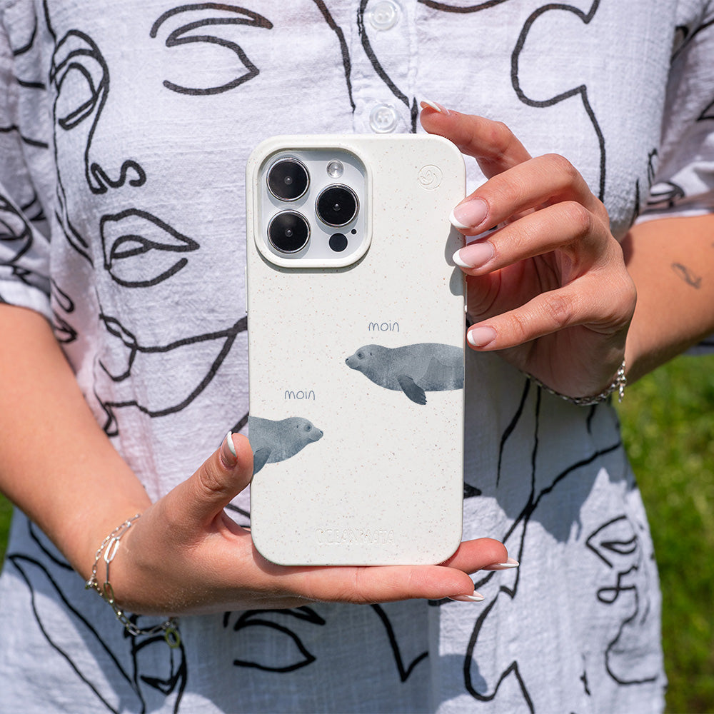 iPhone 13 Hülle - Robbe weiß - "mooornin" - nachhaltig